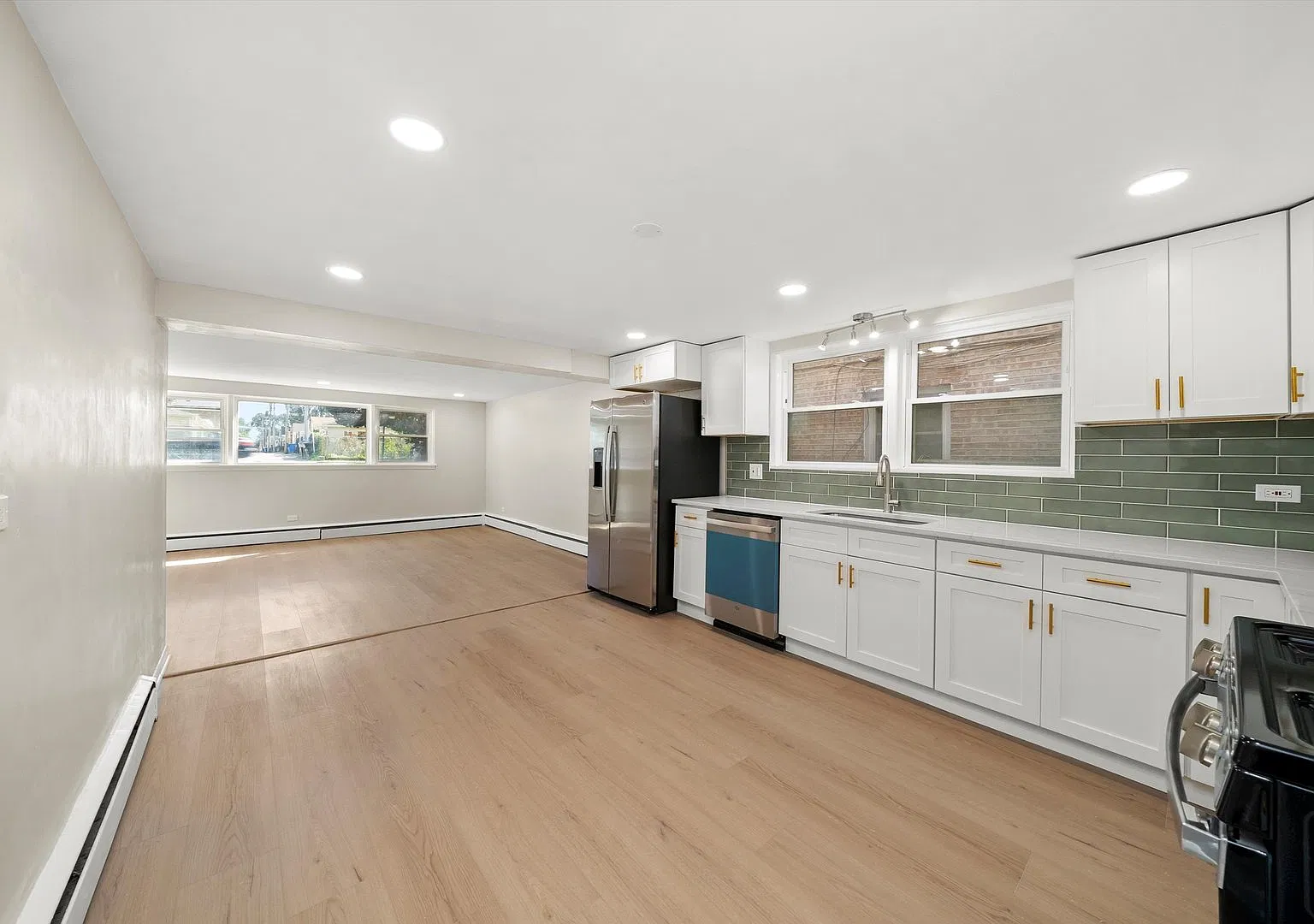 2 bed, 1417 sqft, $1,900 — Photo 2