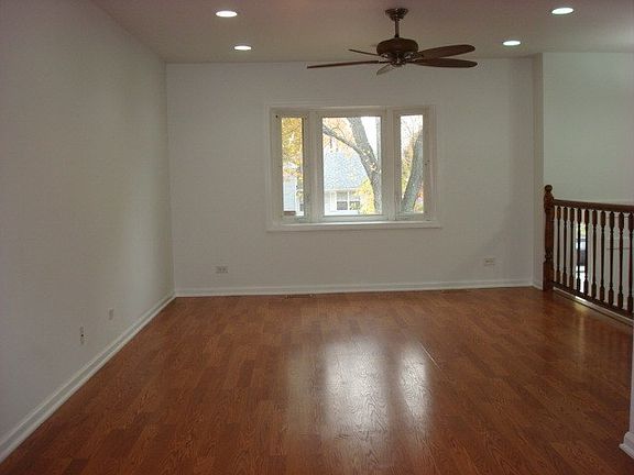 3rd image of 134 W Altgeld Ave