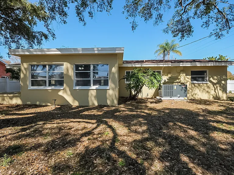 339 Regina Dr S — Photo 16