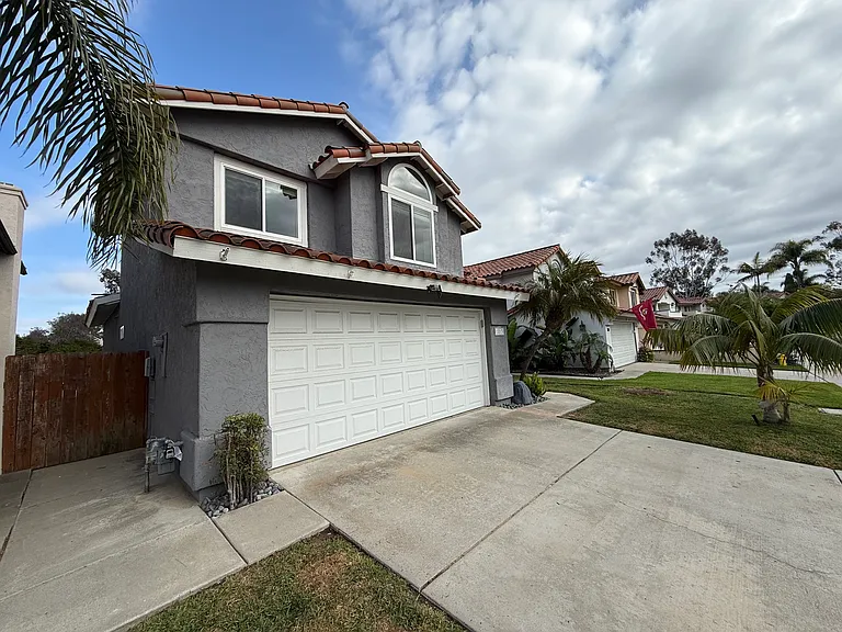 1813 Avenida Segovia — Photo 3