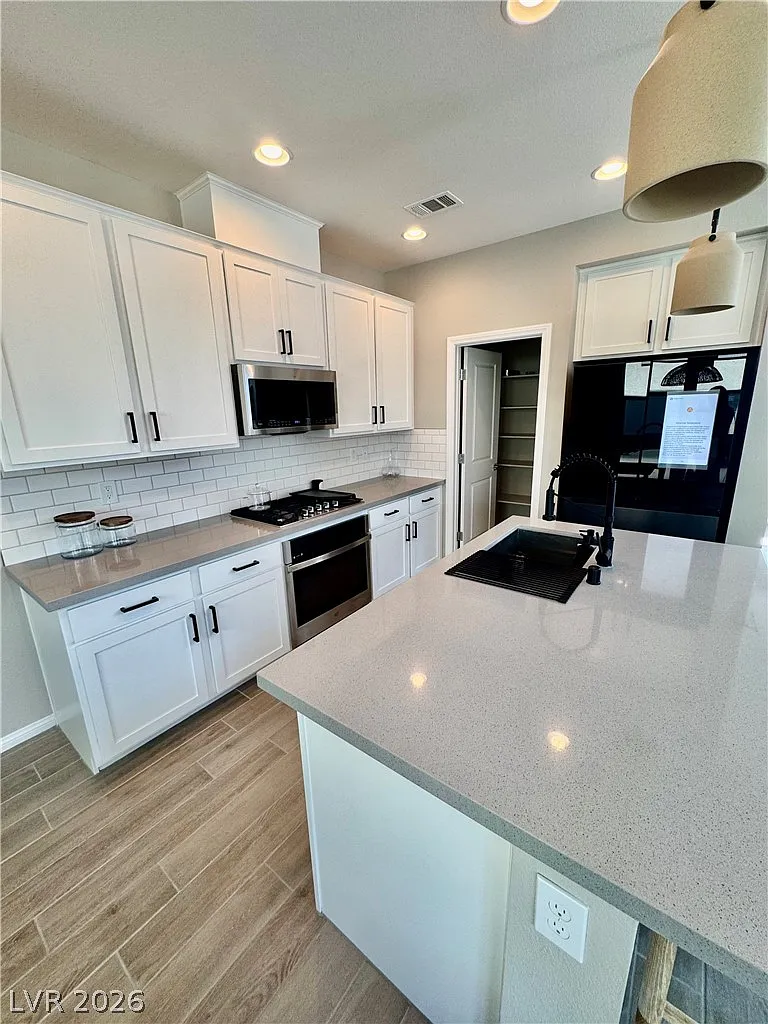 2 bed, 3.5 bath, 1898 sqft, $3,399 — Photo 3