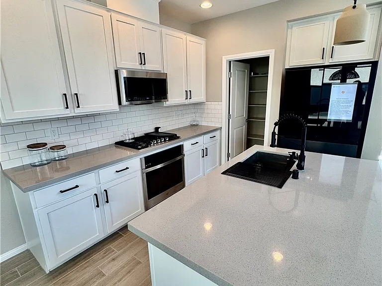 643 Solar Citrine St — Photo 3
