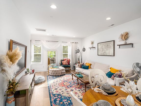 5th image of 862 W Sharpe Ave #7