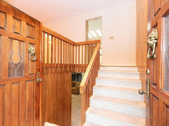 3rd image of 620 Lamanna Dr
