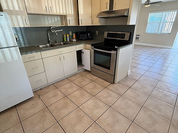 3rd image of 1828 Liberty St #29