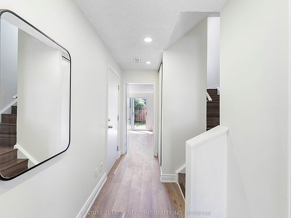 5th image of 35 Ashton Cres