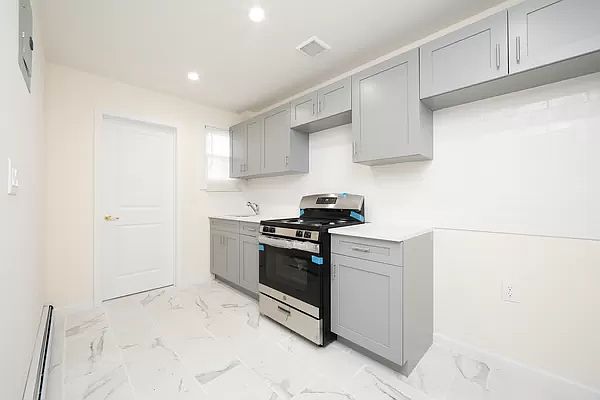 1st image of 956 E 221st St