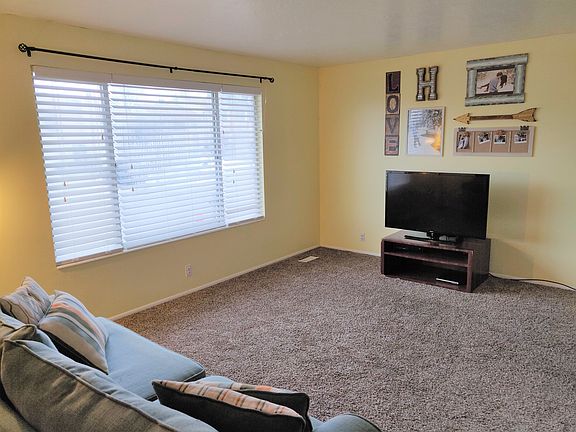 4th image of 5010 W Banquet Ave