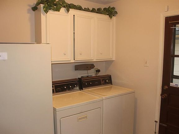 4th image of 5806 Pebble Springs Dr