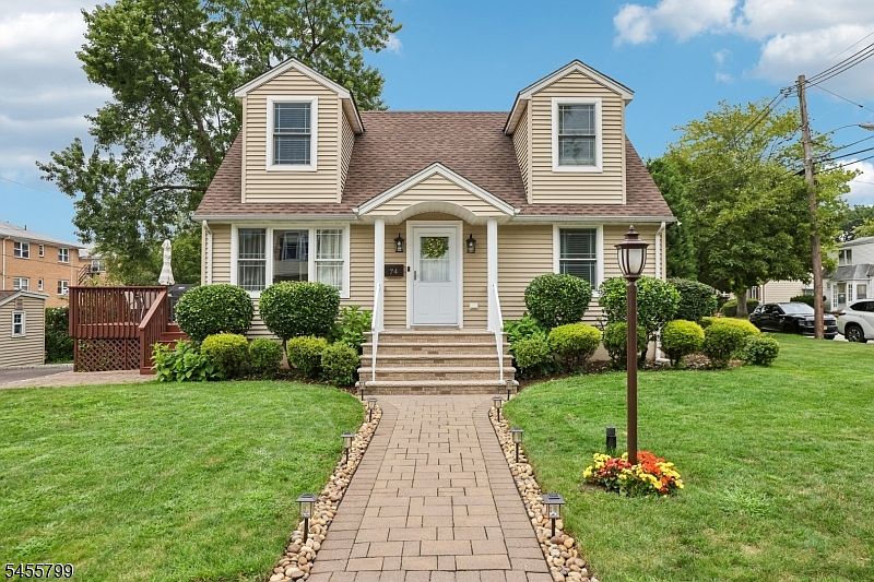 1st image of 74 Overhill Rd