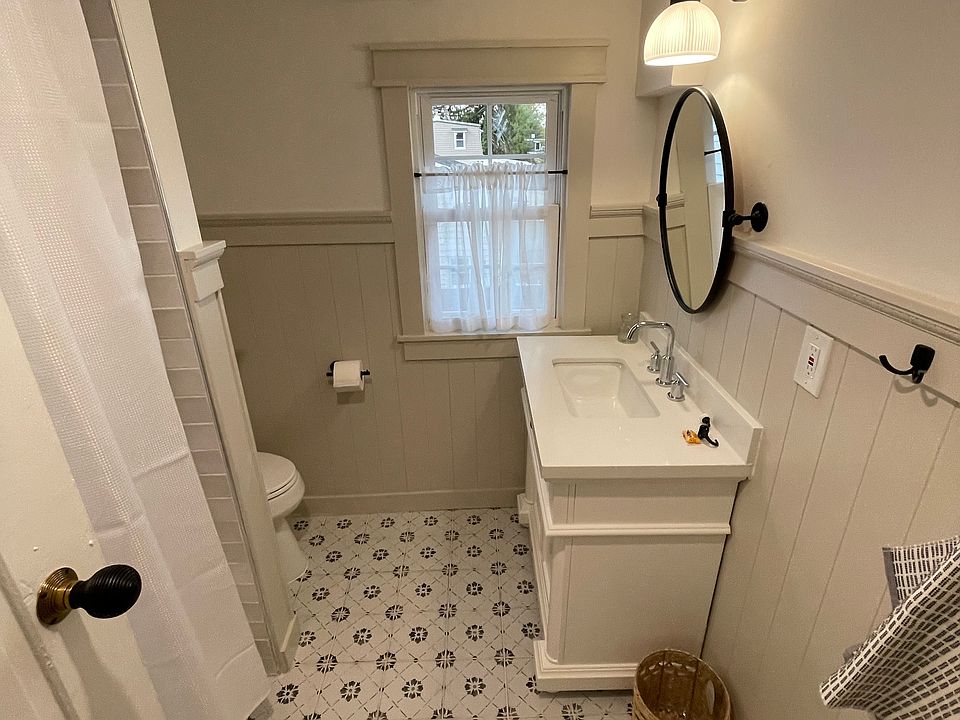 bathroom - 2nd floor