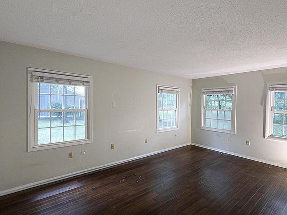 4th image of 127 Johnstone Ln.