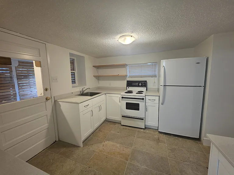 3521 W 1st Ave #BASEMENT — Photo 2