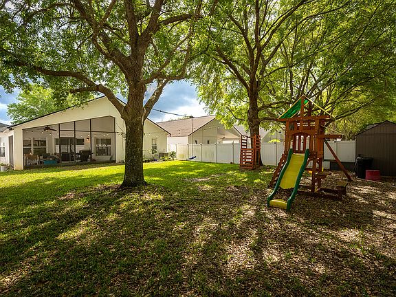 3rd image of 9038 Oak Moss Dr
