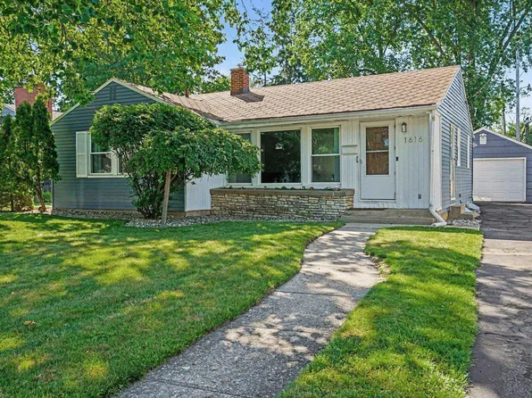 1616 Churchill Dr, South Bend, IN 46617