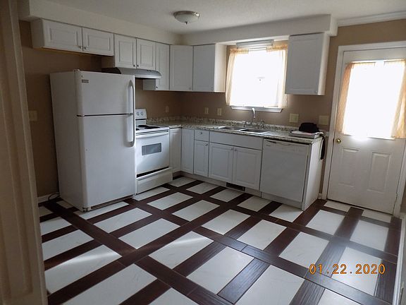 3rd image of 405 Woodale Dr
