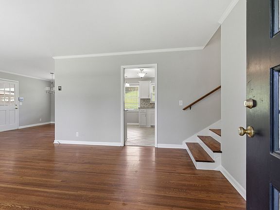 4th image of 461 Manley Dr