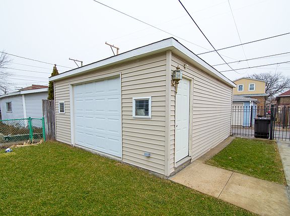 3rd image of 1907 S 51st Ave
