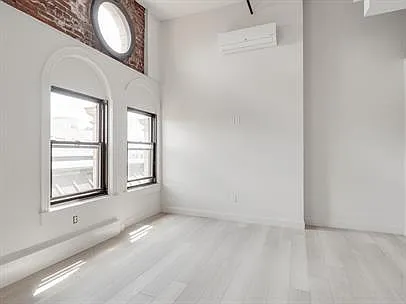 105 William St — Photo 6