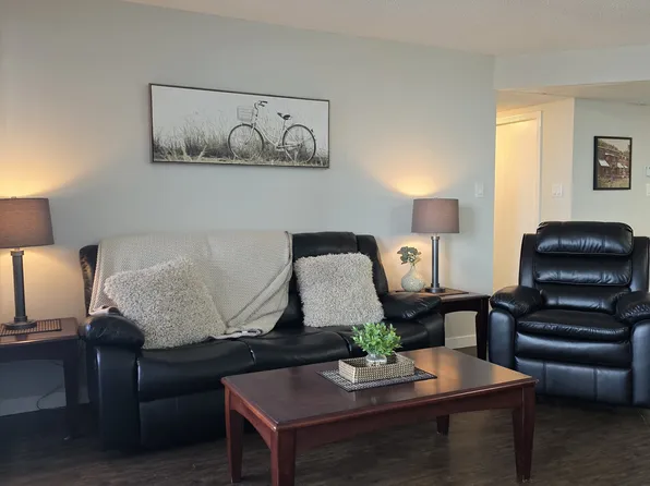 4902 37th St, Red Deer, AB