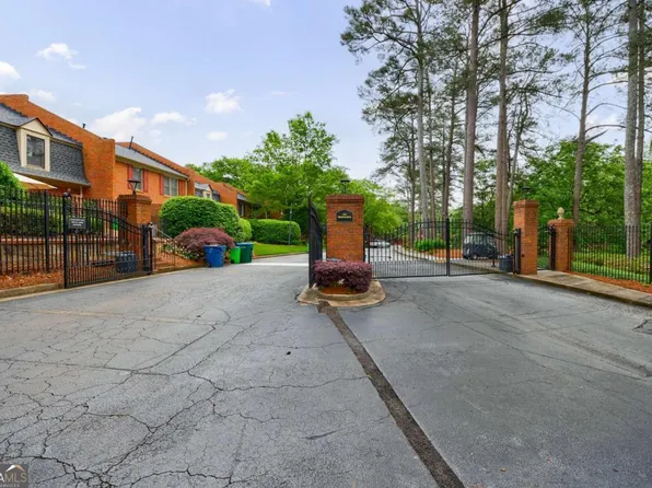 27306 Plantation Dr NE, Atlanta, GA 30324