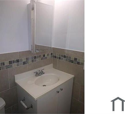 5th image of 756 NE 126th St APT 10