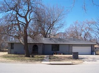 801 N Garfield Ave, Chanute, KS 66720