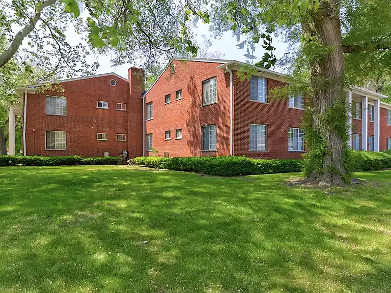 Mauer Manor — Photo 3