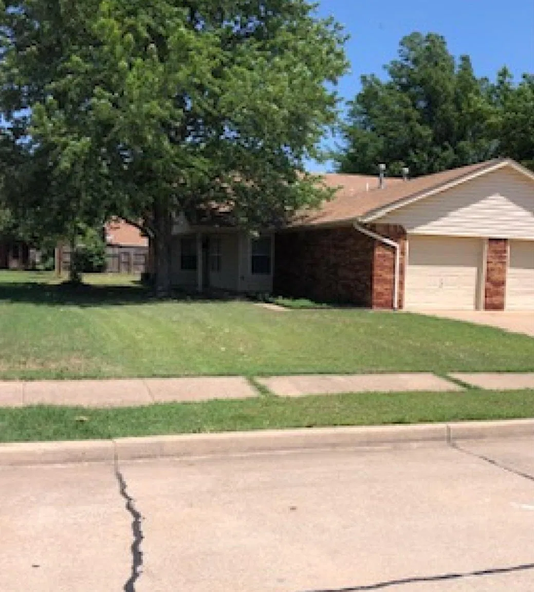 2 bed, 1.5 bath, 890 sqft, $650 — Photo 1