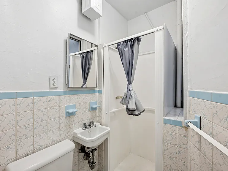 320 E 49th St #44 — Photo 4