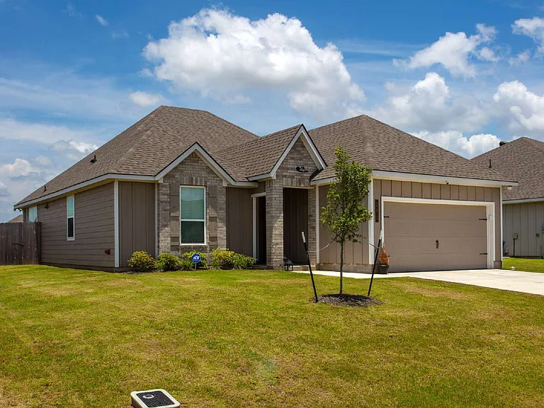 293 Harvest Lake Dr — Photo 2
