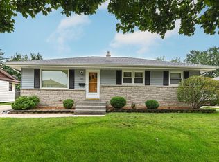 8013 W Sunbury Ct, Milwaukee, WI 53219