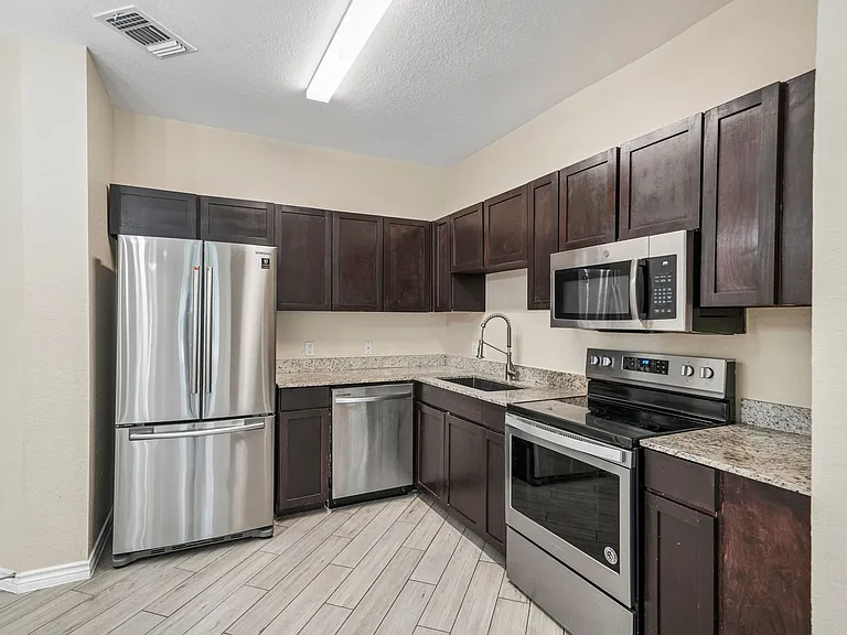 La Marquesa Apartments — Photo 75