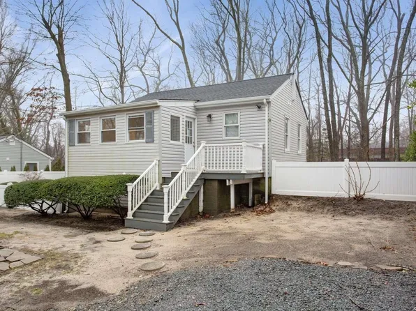 63 Eight Bells Road, Riverhead, NY 11901