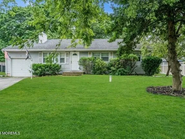 5 Parkway Drive, Toms River, NJ 08753