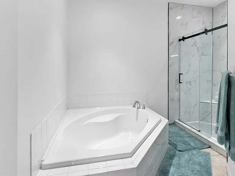 9206 Bella Terraza Way — Photo 15