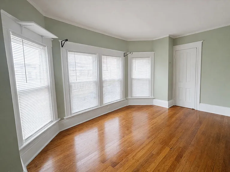 218 N George St — Photo 13