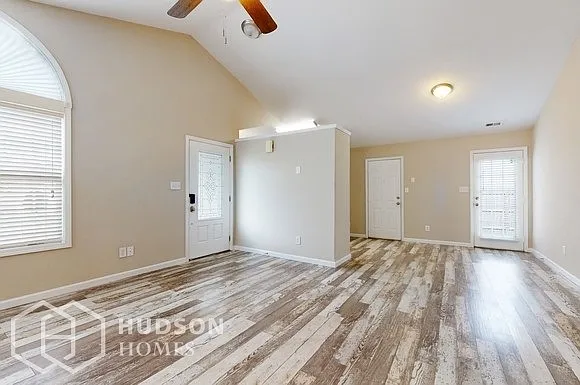 3 bed, 2.0 bath, 1378 sqft, $2,075 — Photo 3