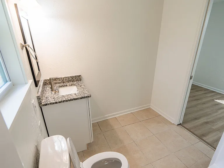 406 Essex Dr — Photo 21