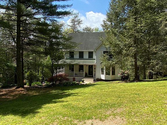 3rd image of 979 Sunny Acres Dr