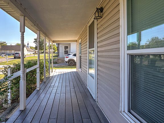 4th image of 1128 E Moman Ave