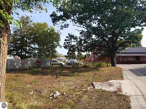2nd image of 514 Lake Ave