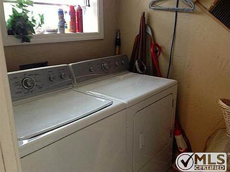 5th image of 186 Tanglewood St