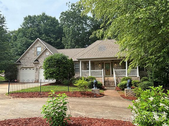 2nd image of 206 Oakview Dr