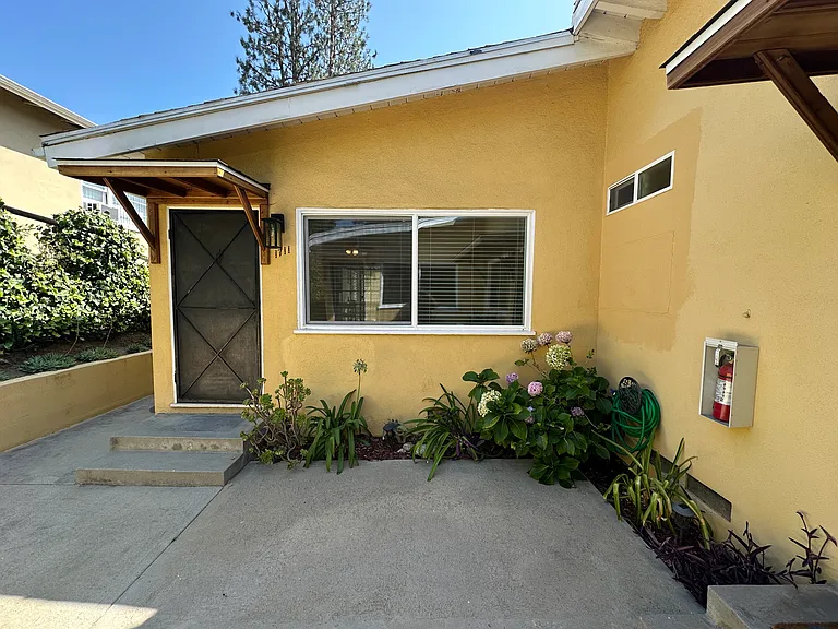 1711 Holly Dr #1711 — Photo 4