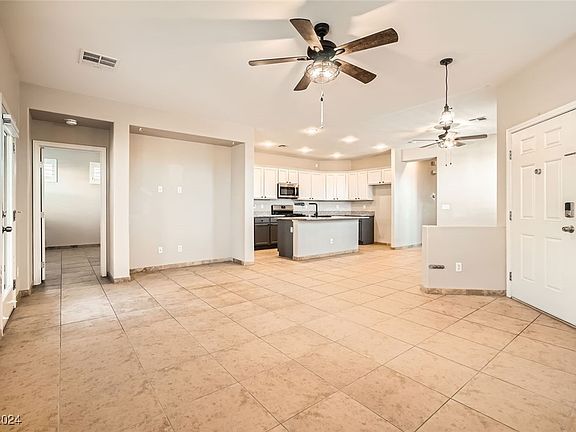 4th image of 928 Crescent Falls St