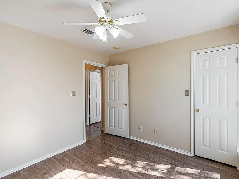 7704 Plateau Cv — Photo 22