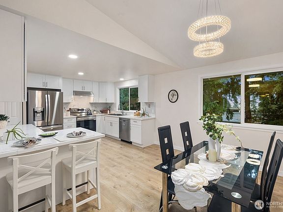 5th image of 15132 SE 48th Dr