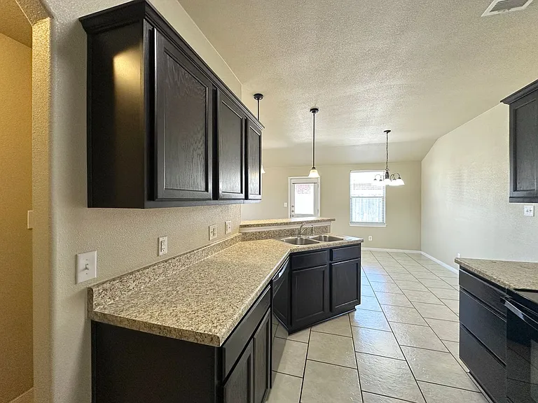 4601 Cambridge Dr — Photo 13
