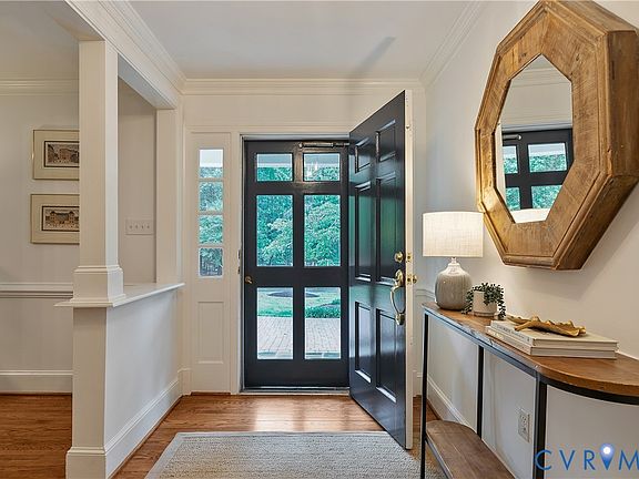 4th image of 306 Sandalwood Dr